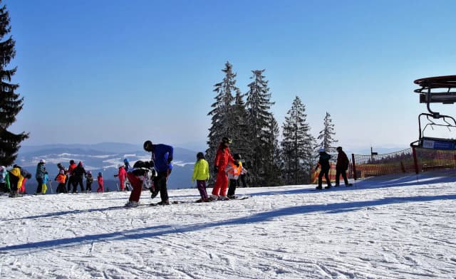 Wyciągi narciarskie w Bieszczadach – gdzie jechać i na co uważać zimą